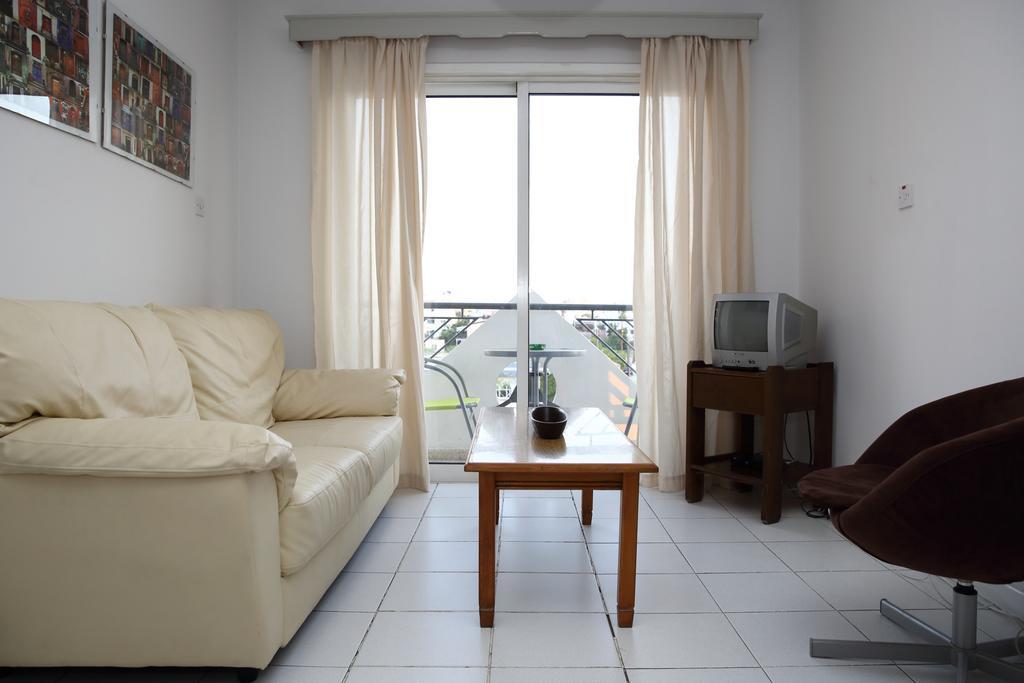 Alora Apartments Larnaca Dış mekan fotoğraf