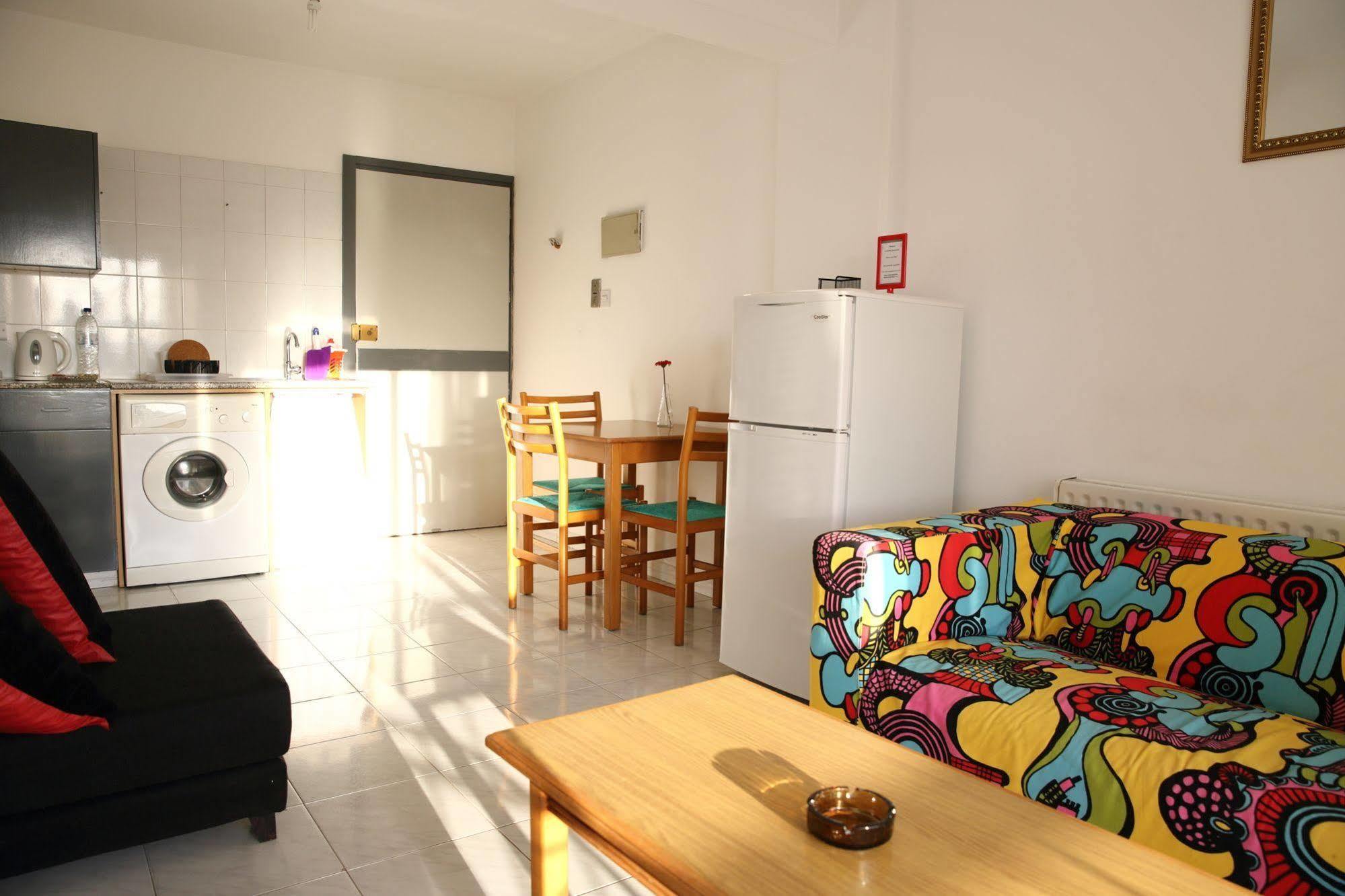 Alora Apartments Larnaca Dış mekan fotoğraf
