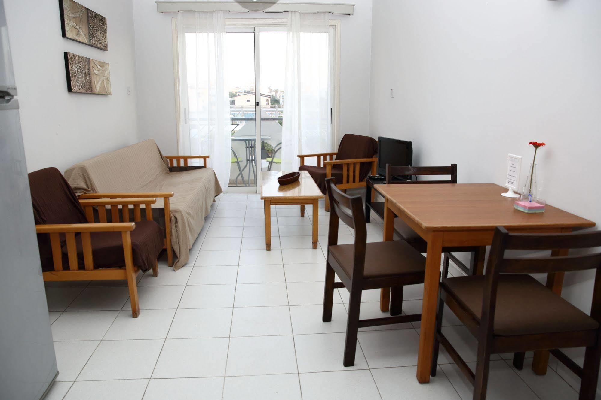 Alora Apartments Larnaca Dış mekan fotoğraf